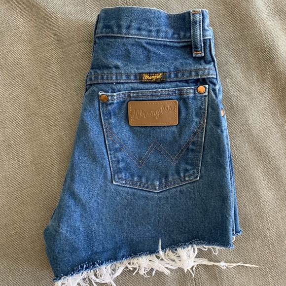 Wrangler Pants - High Rise Jean Wrangler Medium Wash Shorts 24”